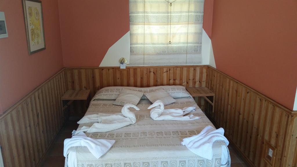 Periyiali Apartments Polis Екстер'єр фото